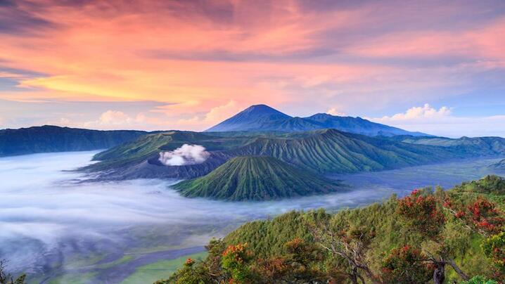 Top 5  Amazing Volcanoes on the world