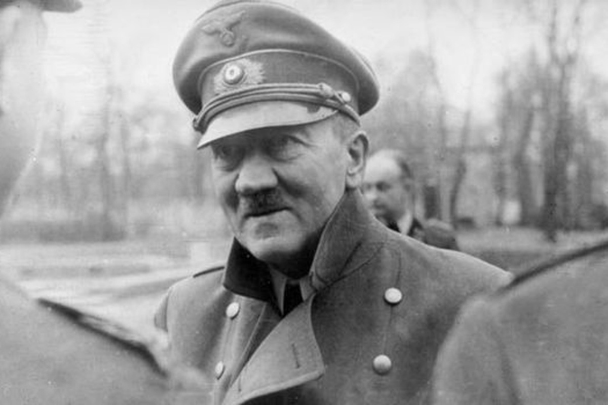 Hitler has escaped - The declassified CIA archives